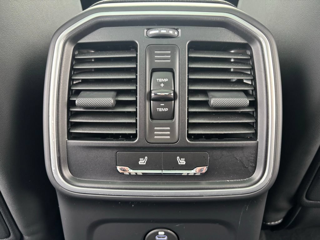 Certified 2026 Porsche Macan AWD/4WD image 24