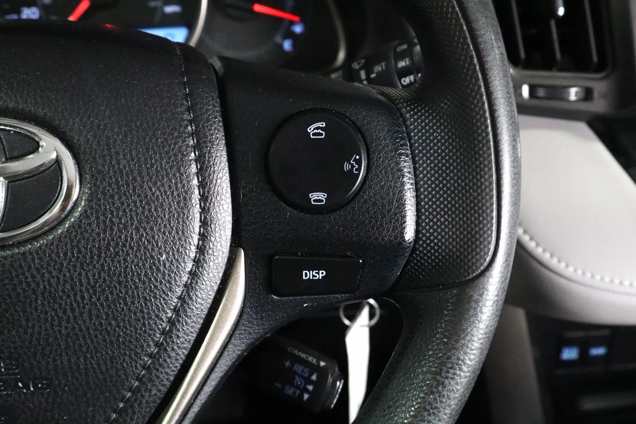 Used 2015 Toyota RAV4 XLE image 23