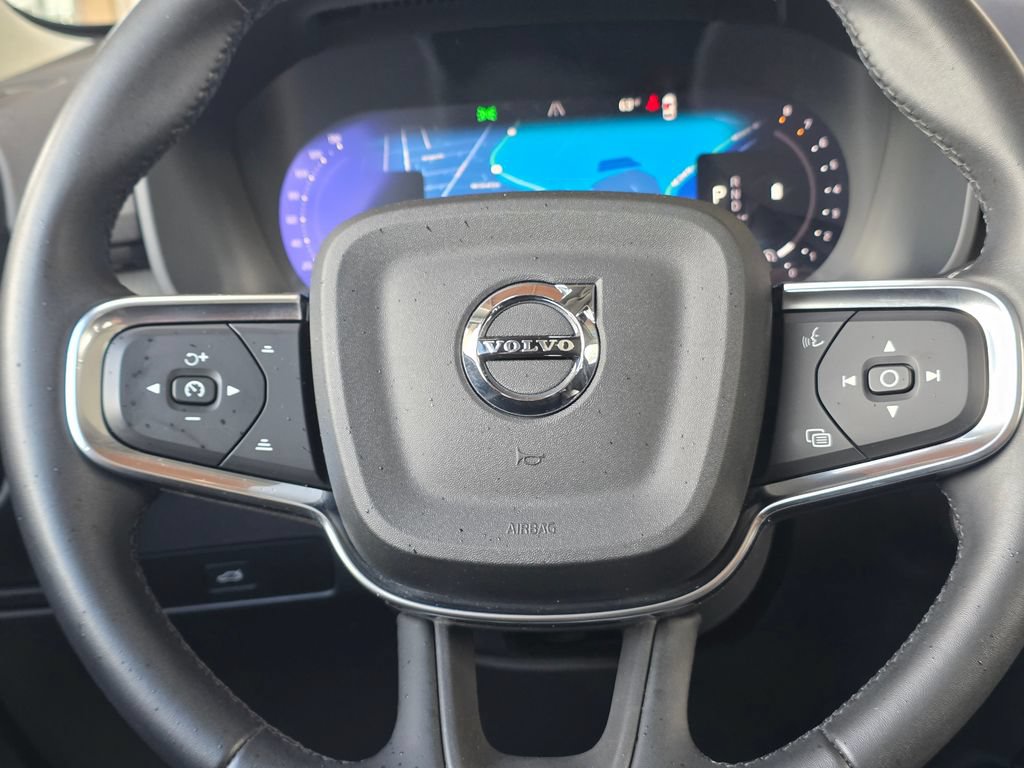Used 2024 Volvo XC40 B5 Plus AWD/4WD image 16