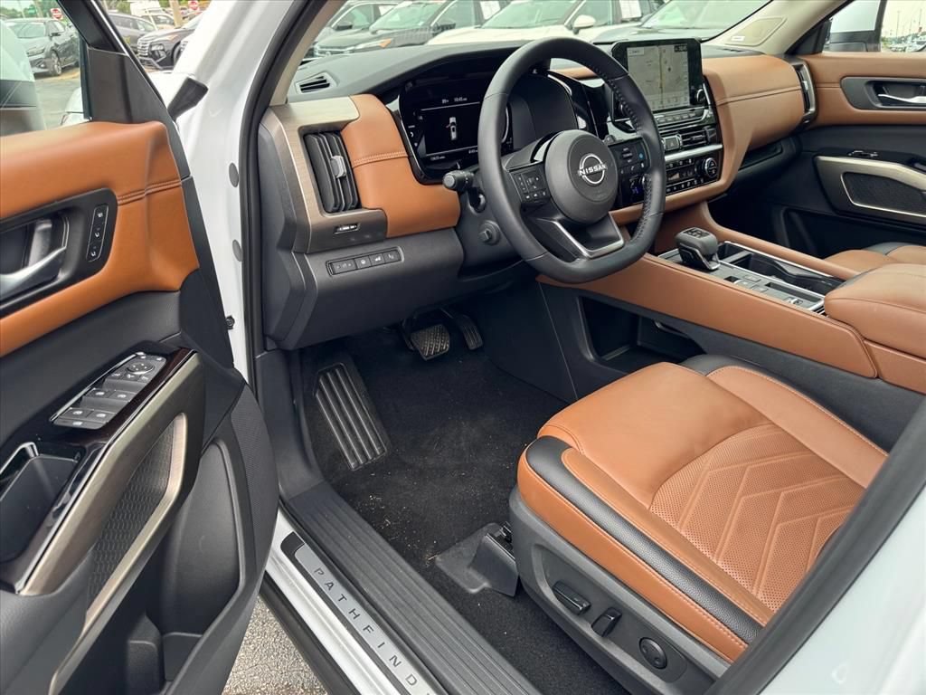 Certified 2025 Nissan Pathfinder Platinum w/ Cargo Package FWD image 9