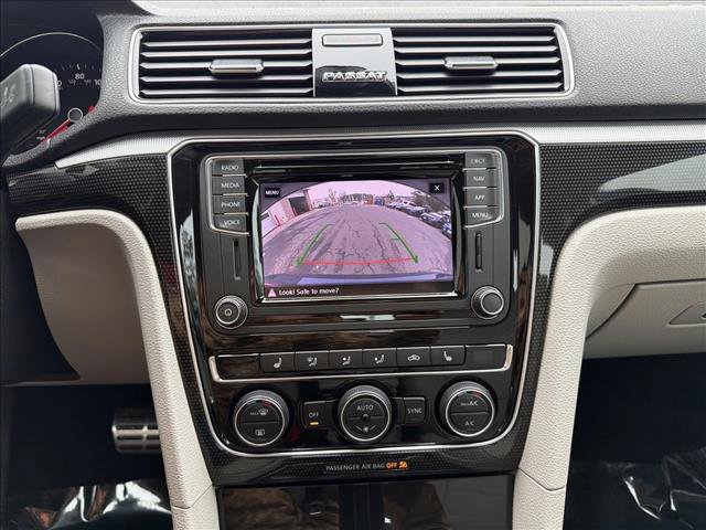 Used 2019 Volkswagen Passat 2.0T SE R-Line image 19