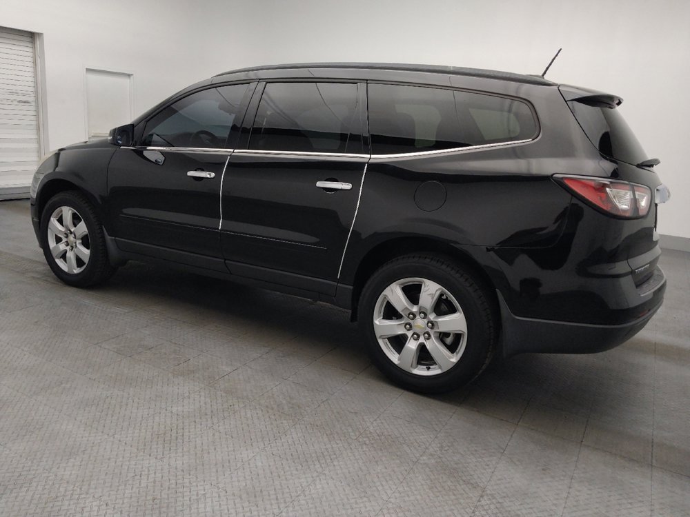 Used 2017 Chevrolet Traverse LT w/ Style and Technology Package FWD image 3