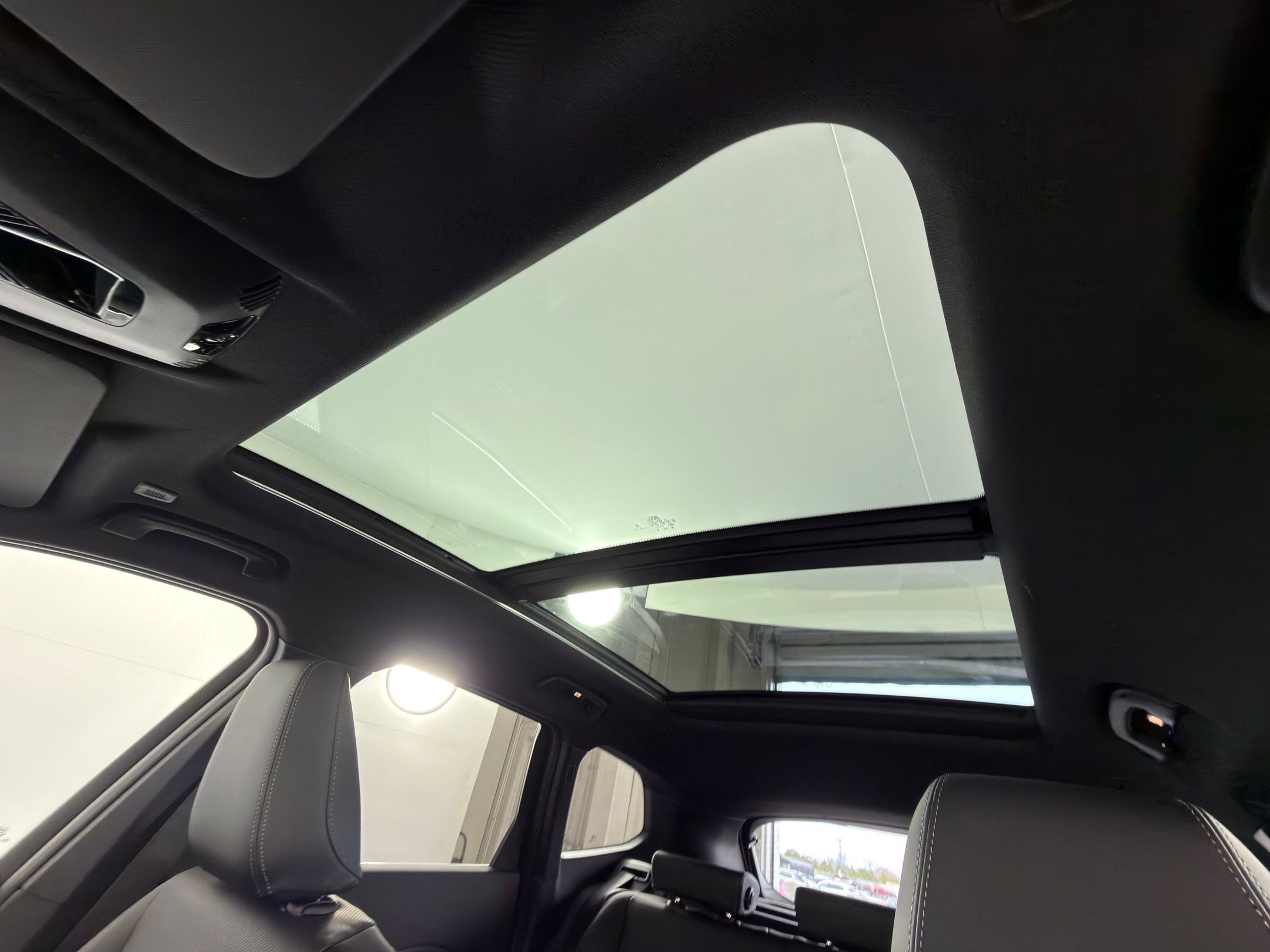 Used 2026 BMW X1 xDrive28i w/ Technology Package image 12