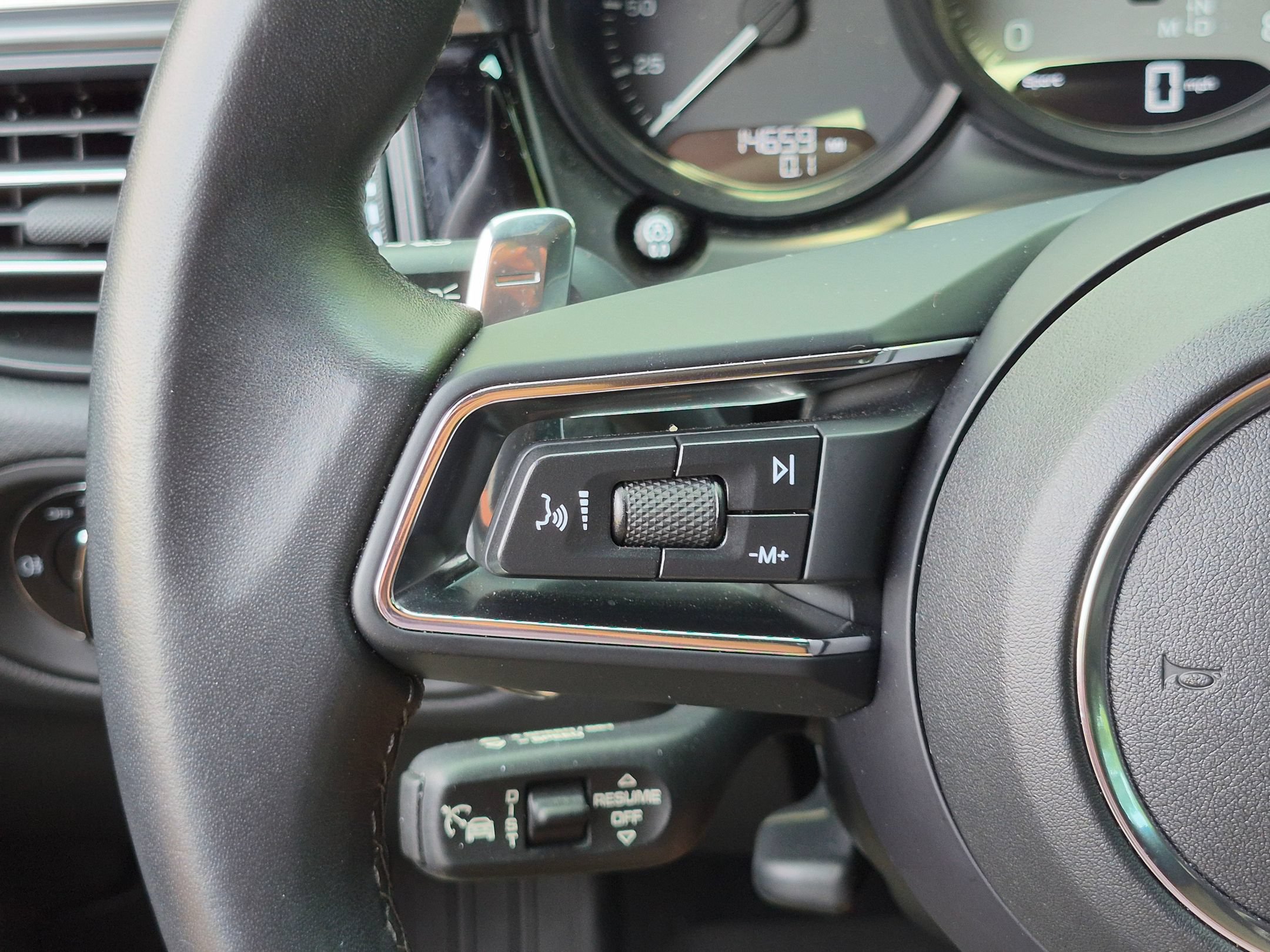 Certified 2024 Porsche Macan S AWD/4WD image 8