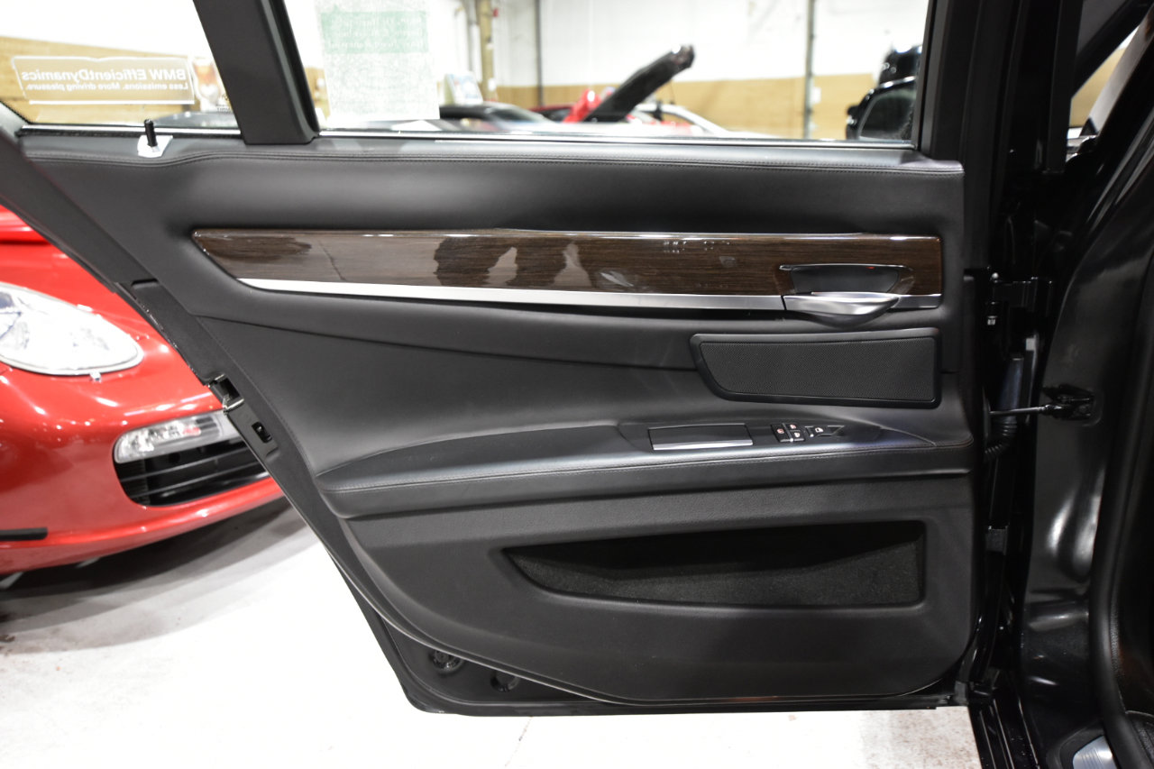 Used 2013 BMW 750i xDrive image 41