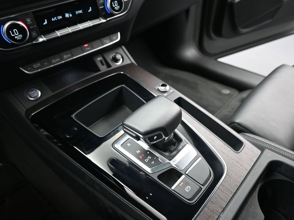 Used 2023 Audi Q5 2.0T Premium w/ Convenience Package image 16