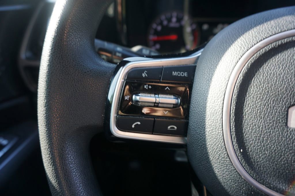Used 2022 Kia Sorento LX FWD image 7