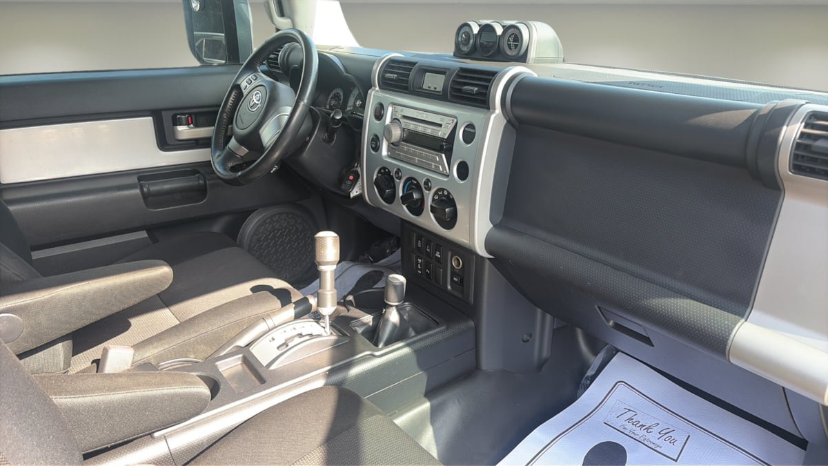 Used 2007 Toyota FJ Cruiser 4WD image 9