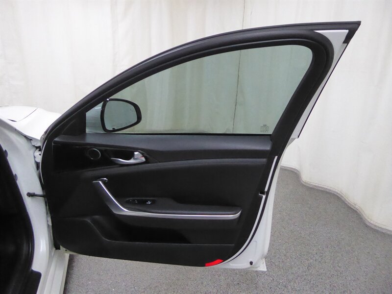 Used 2019 Kia Stinger RWD image 26