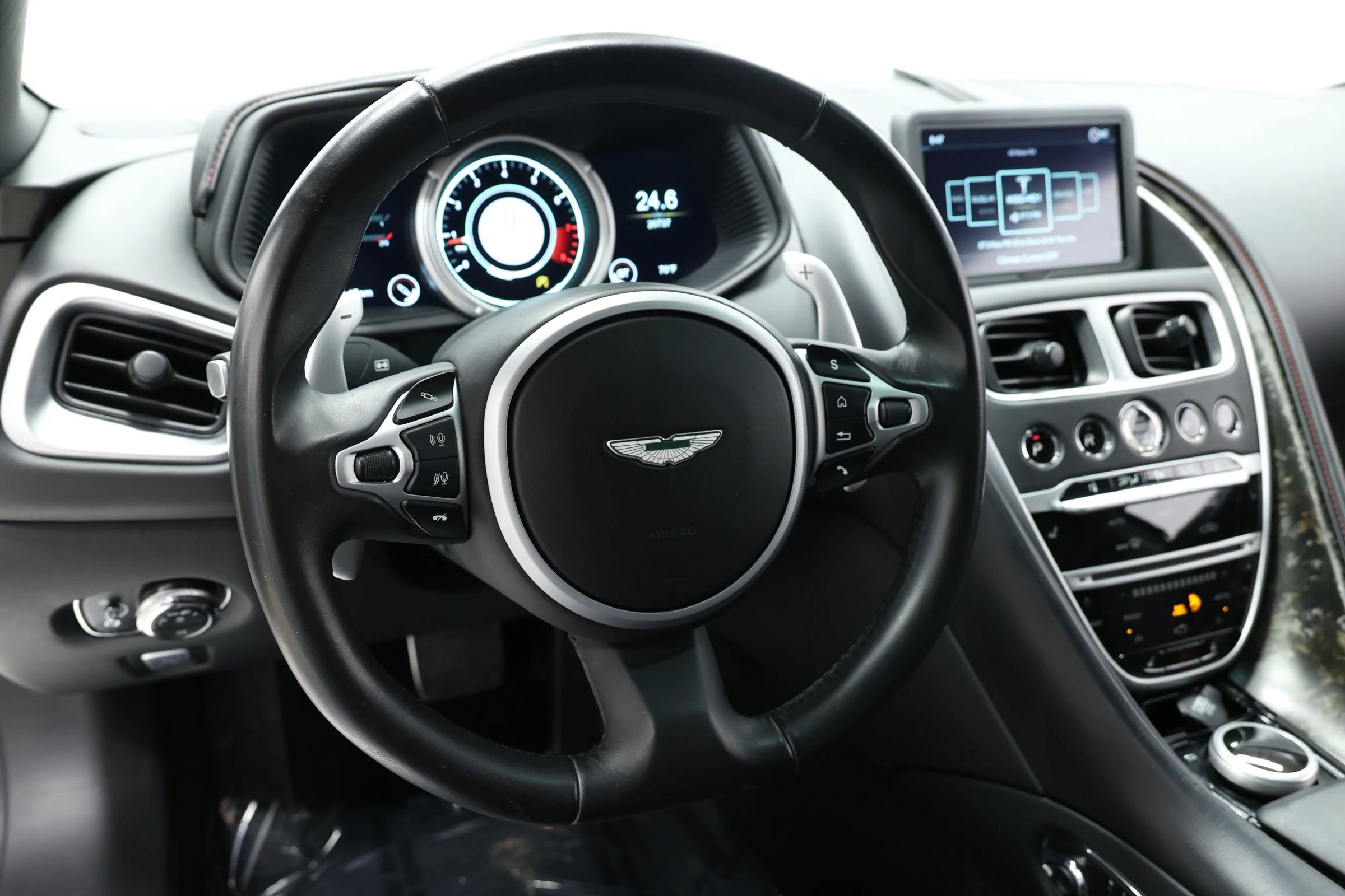 Used 2018 Aston Martin DB11 Coupe image 20