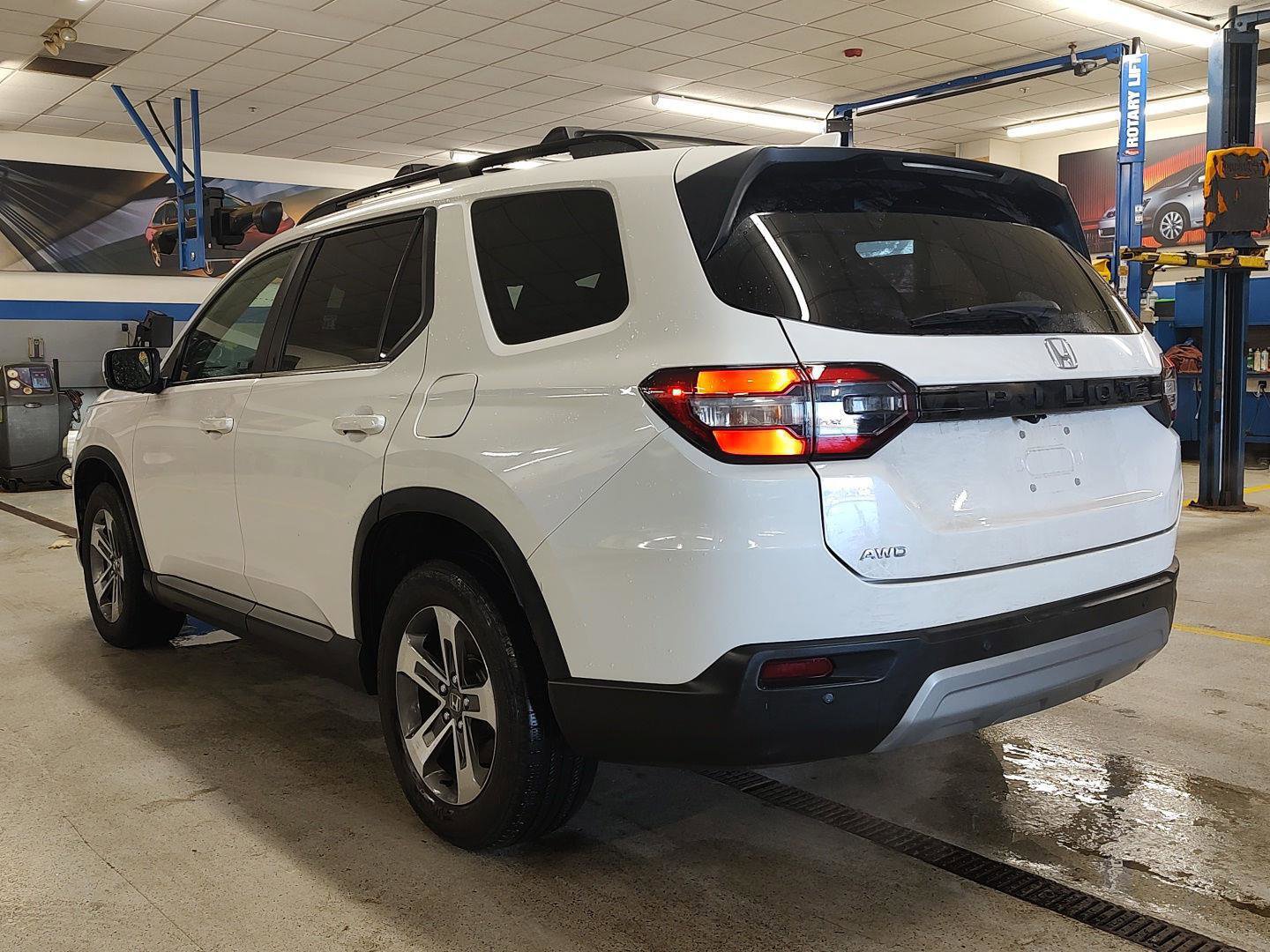Used 2024 Honda Pilot EX-L image 32