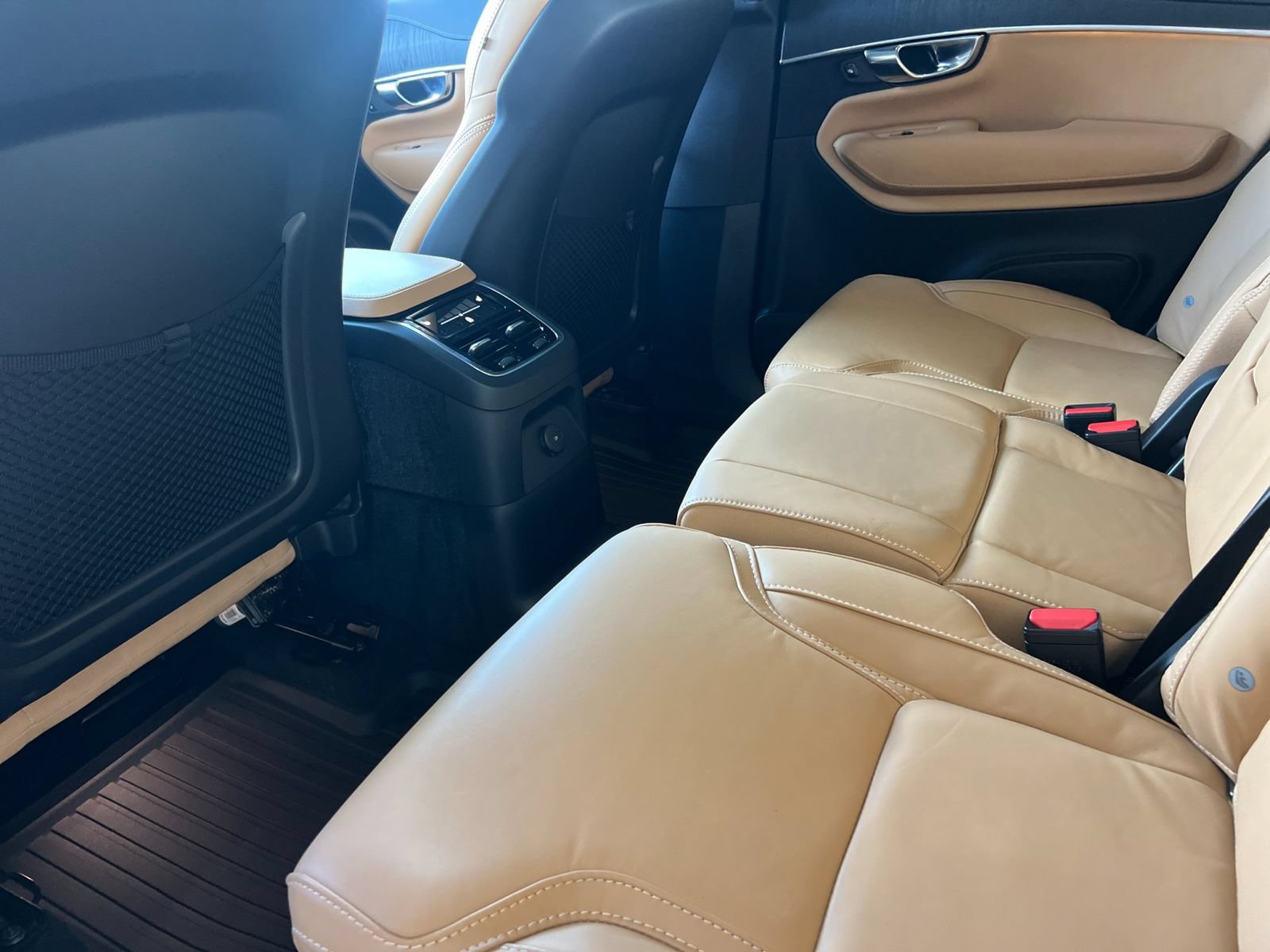 Certified 2025 Volvo XC90 T8 Ultra w/ Protection Package Premier AWD/4WD image 6