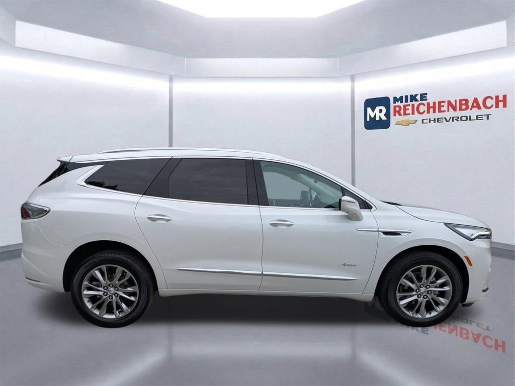 Used 2023 Buick Enclave Avenir FWD image 3