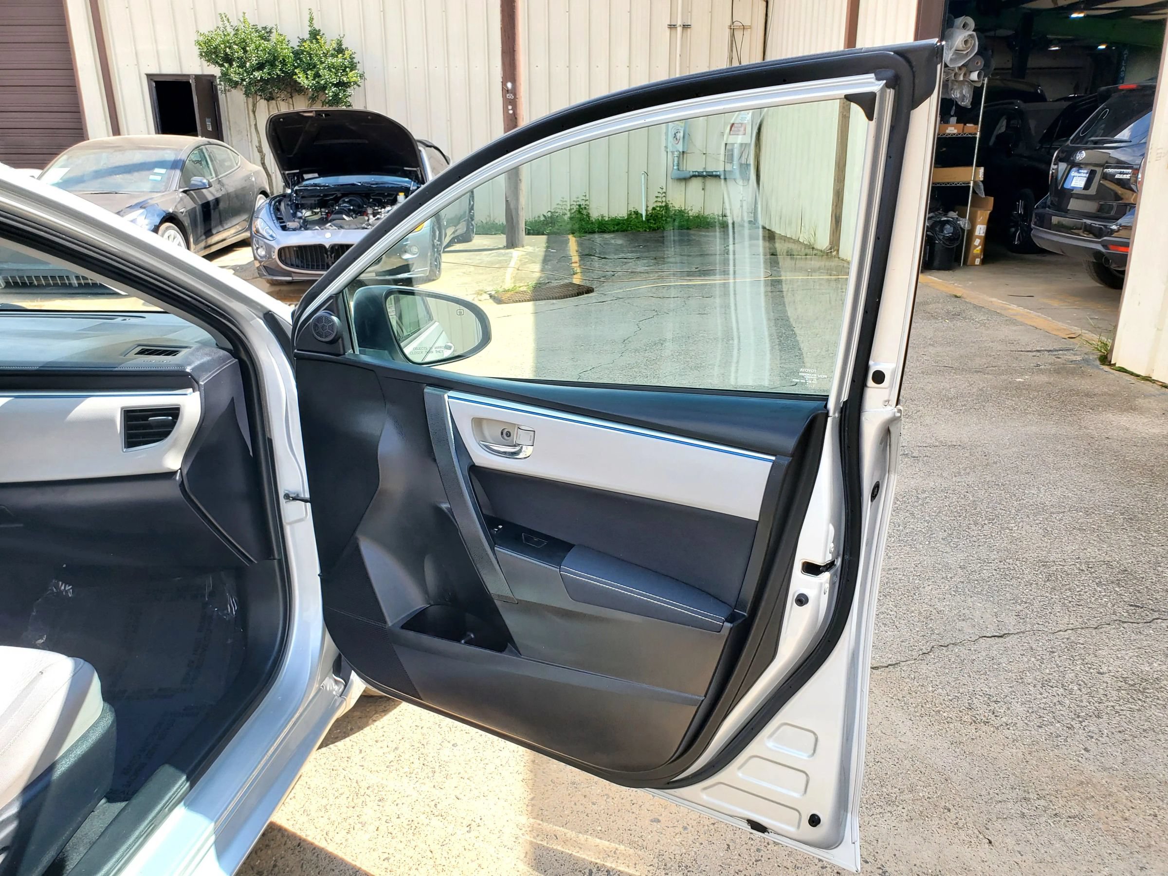Used 2016 Toyota Corolla LE FWD image 22