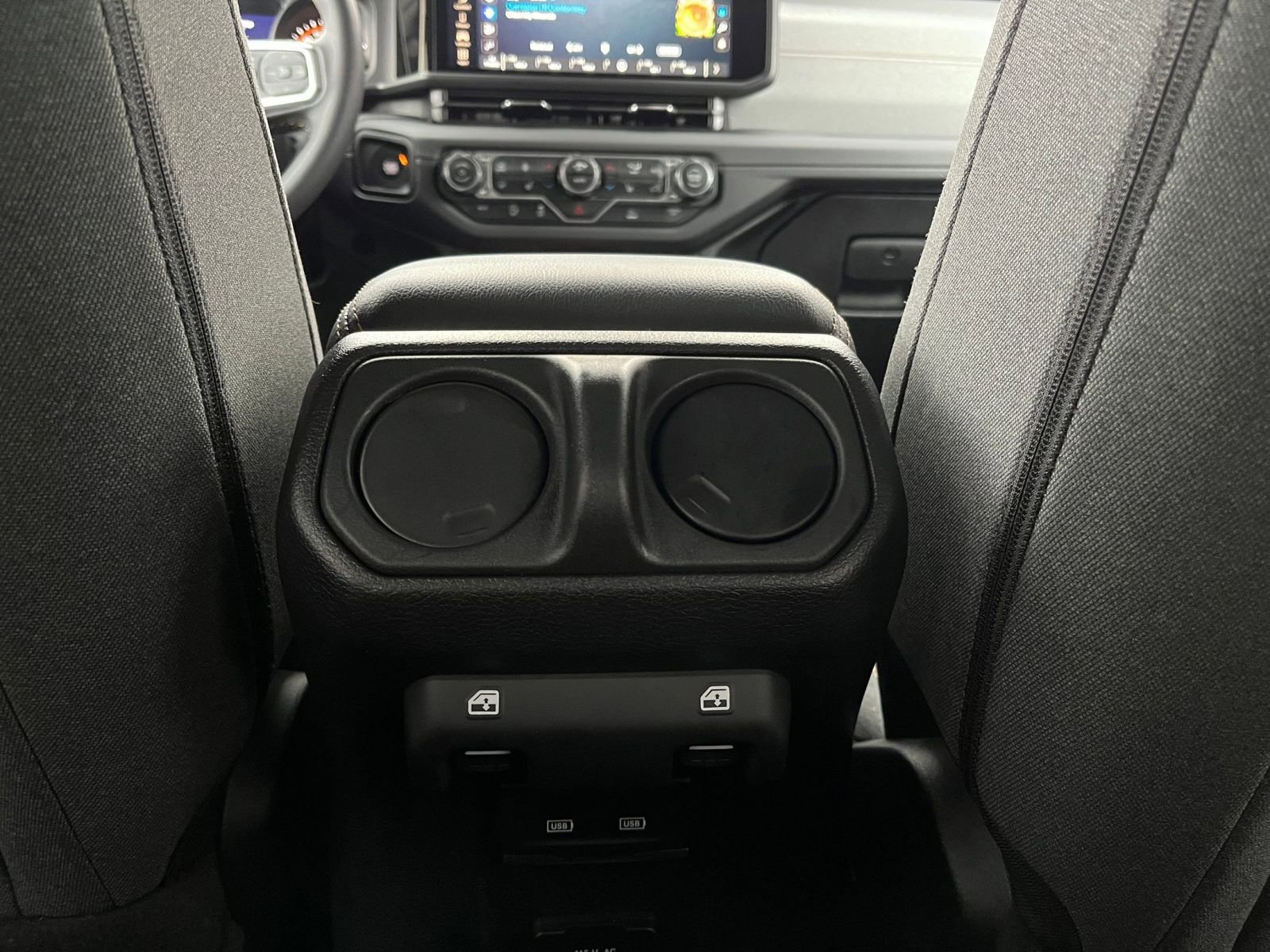 Used 2025 Jeep Wrangler Sahara image 23