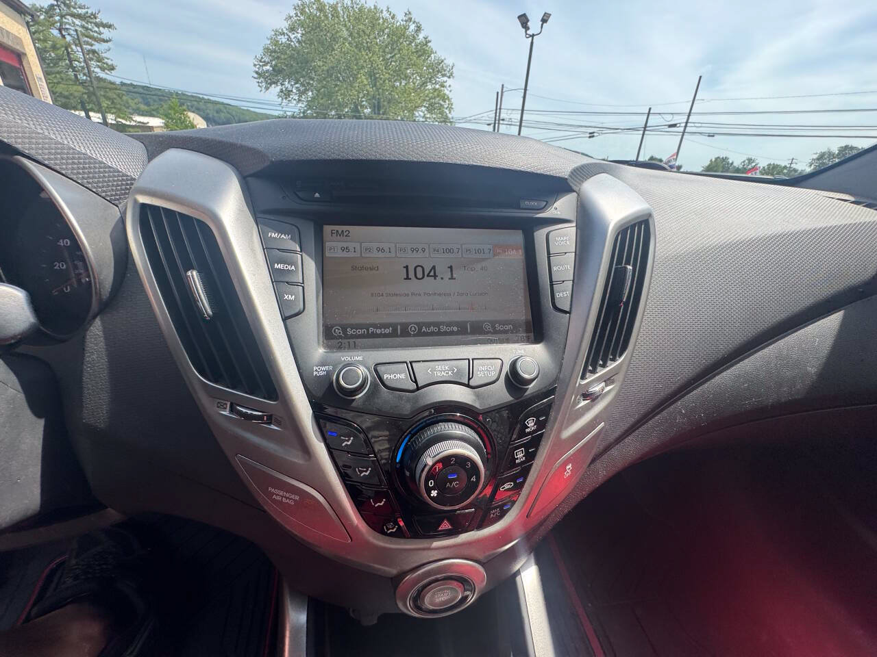 Used 2013 Hyundai Veloster w/ Style Pkg FWD image 29