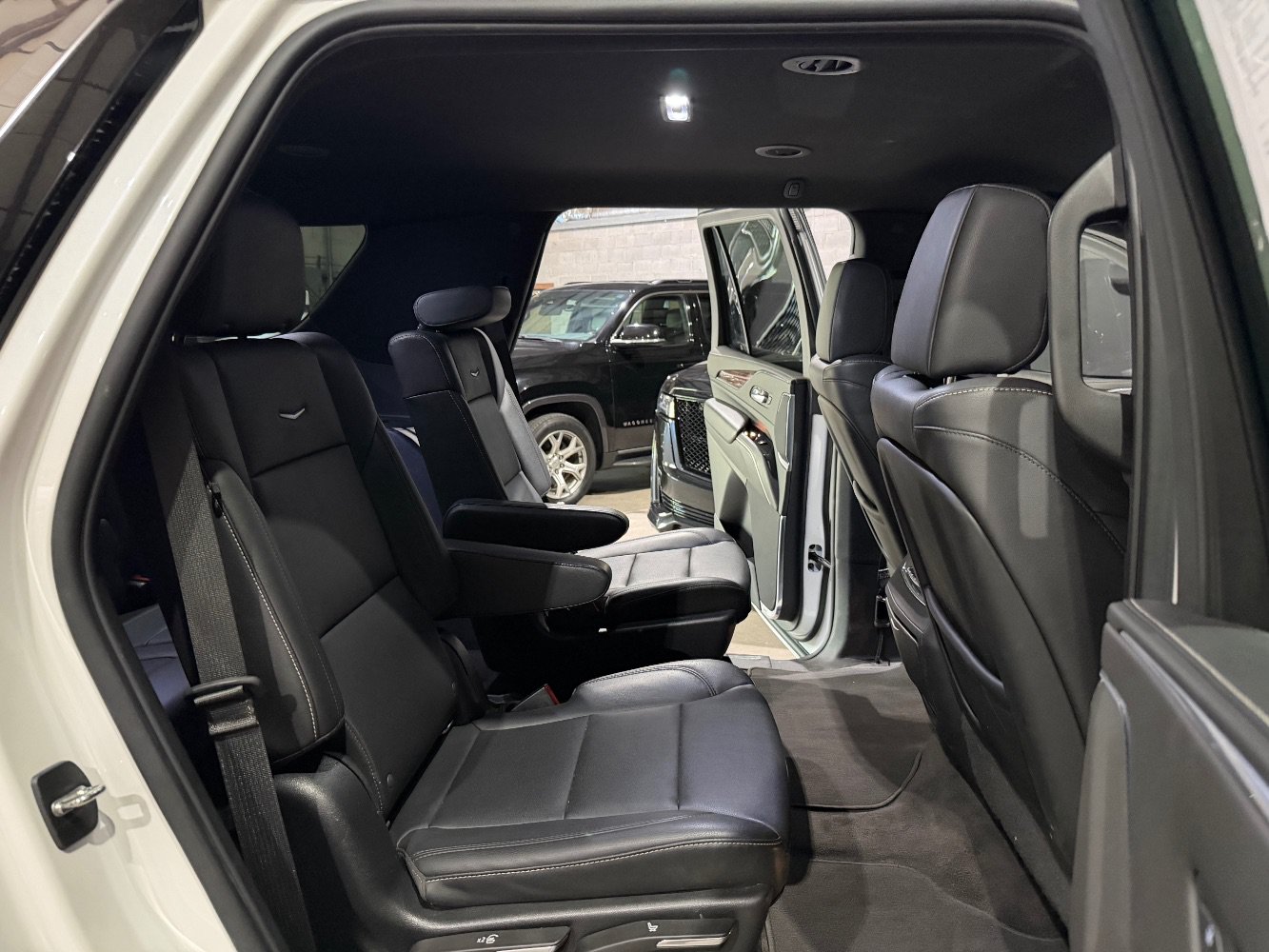 Used 2022 Cadillac Escalade Luxury AWD/4WD image 22