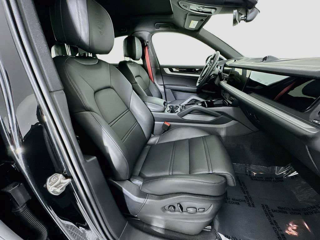 Certified 2026 Porsche Cayenne Coupe AWD/4WD image 29