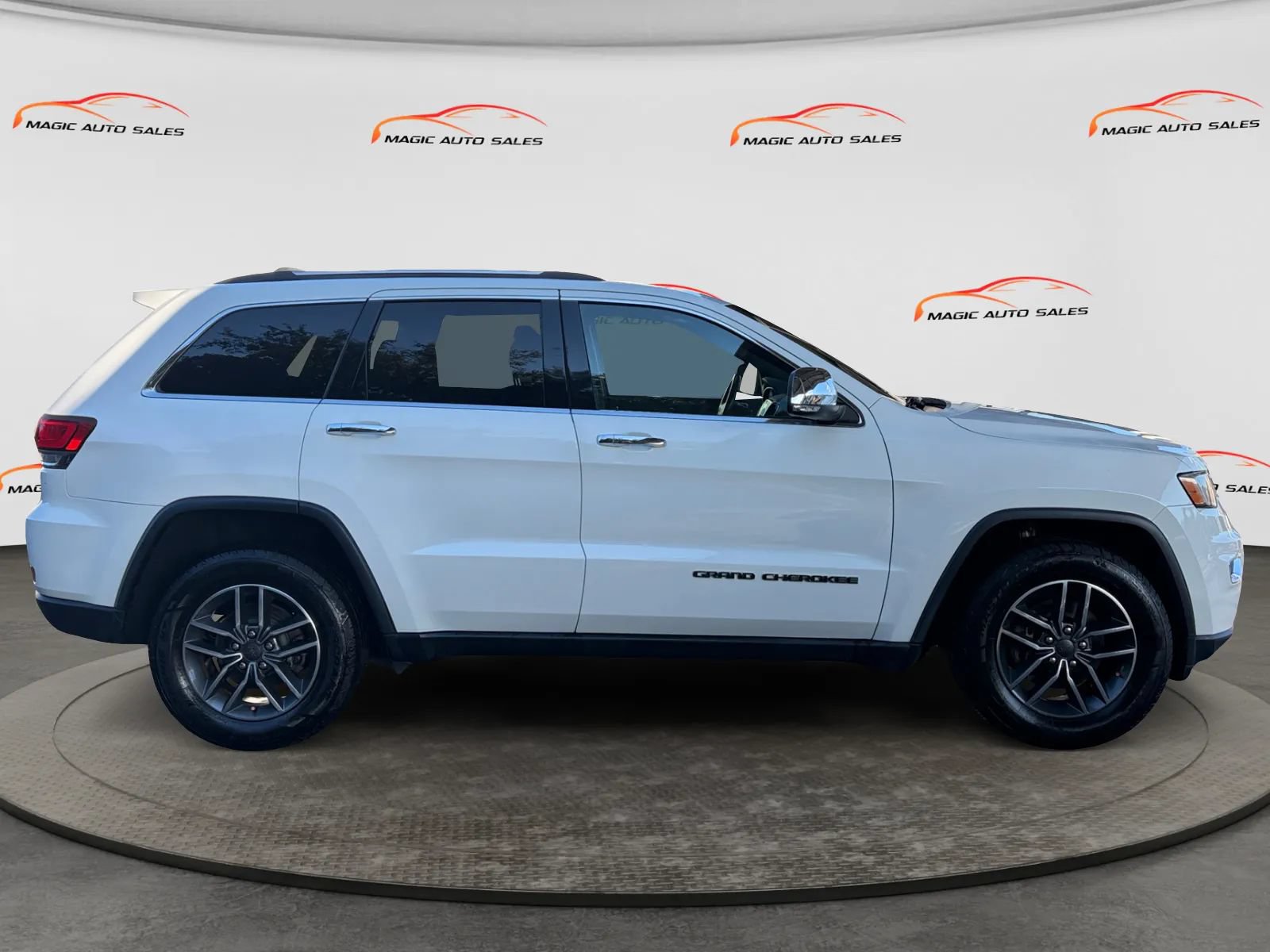 Used 2020 Jeep Grand Cherokee Limited AWD/4WD image 6