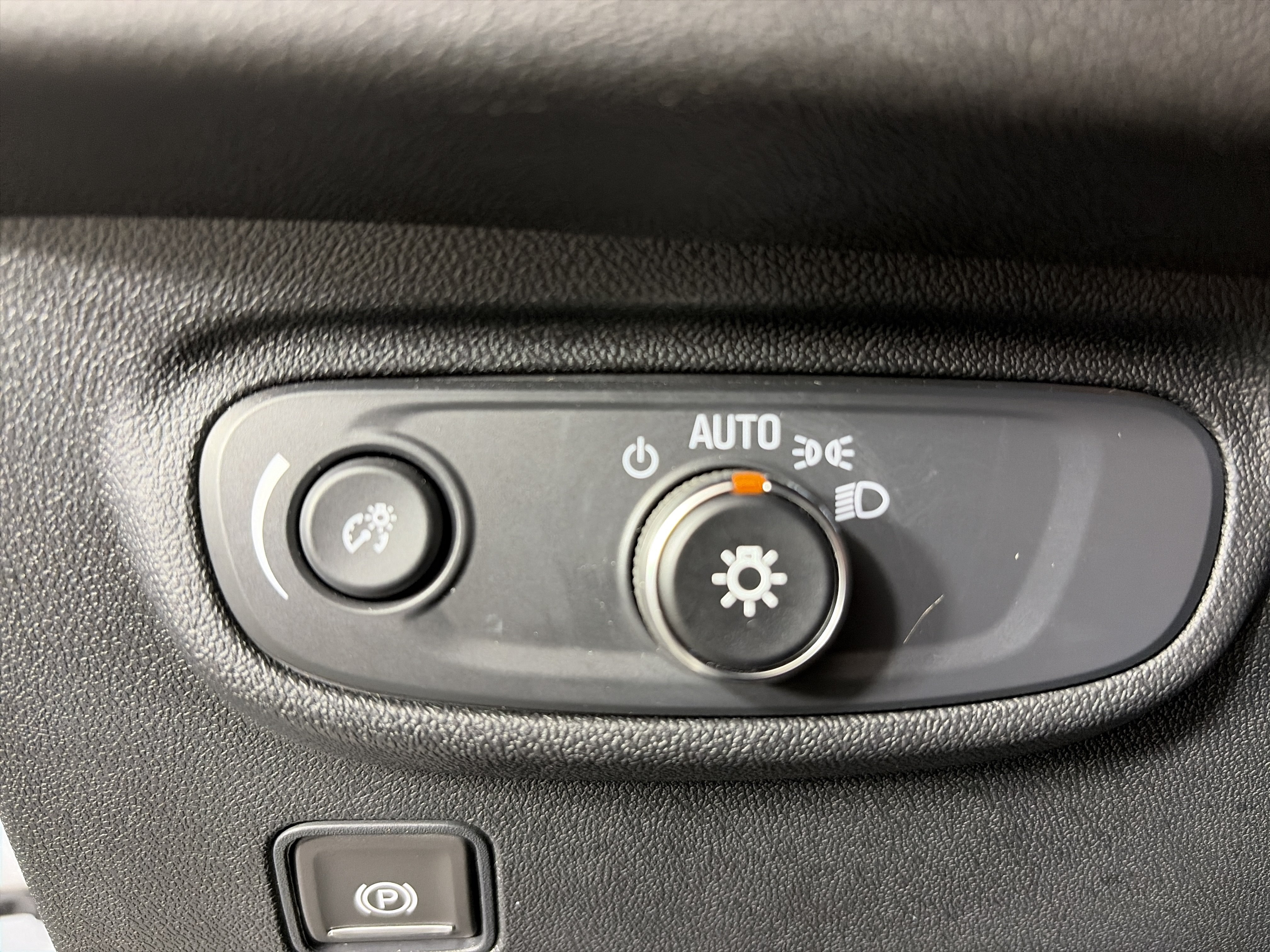 Used 2024 GMC Terrain SLE AWD/4WD image 29