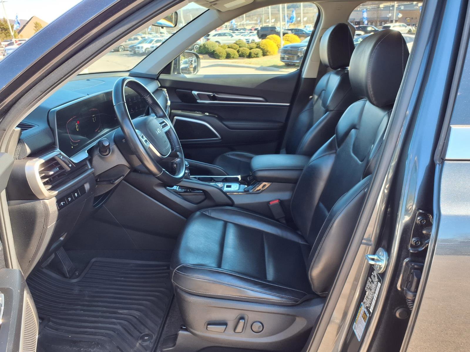 Used 2023 Kia Telluride S image 12