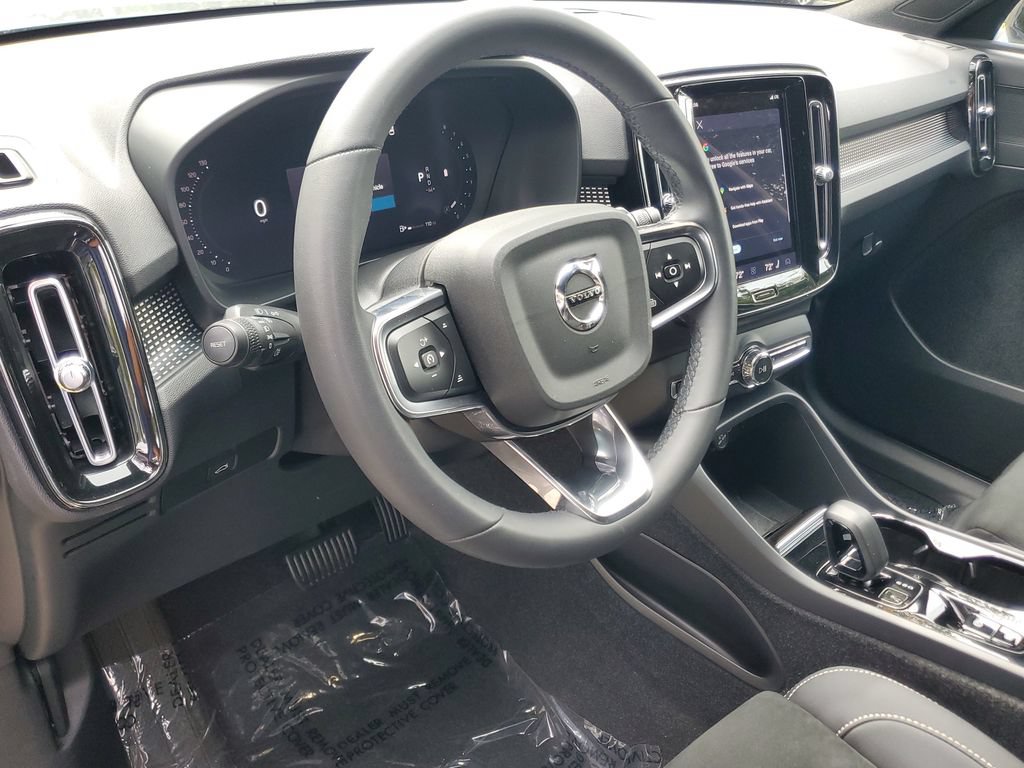 Certified 2023 Volvo XC40 B5 Plus w/ Climate Package AWD/4WD image 18