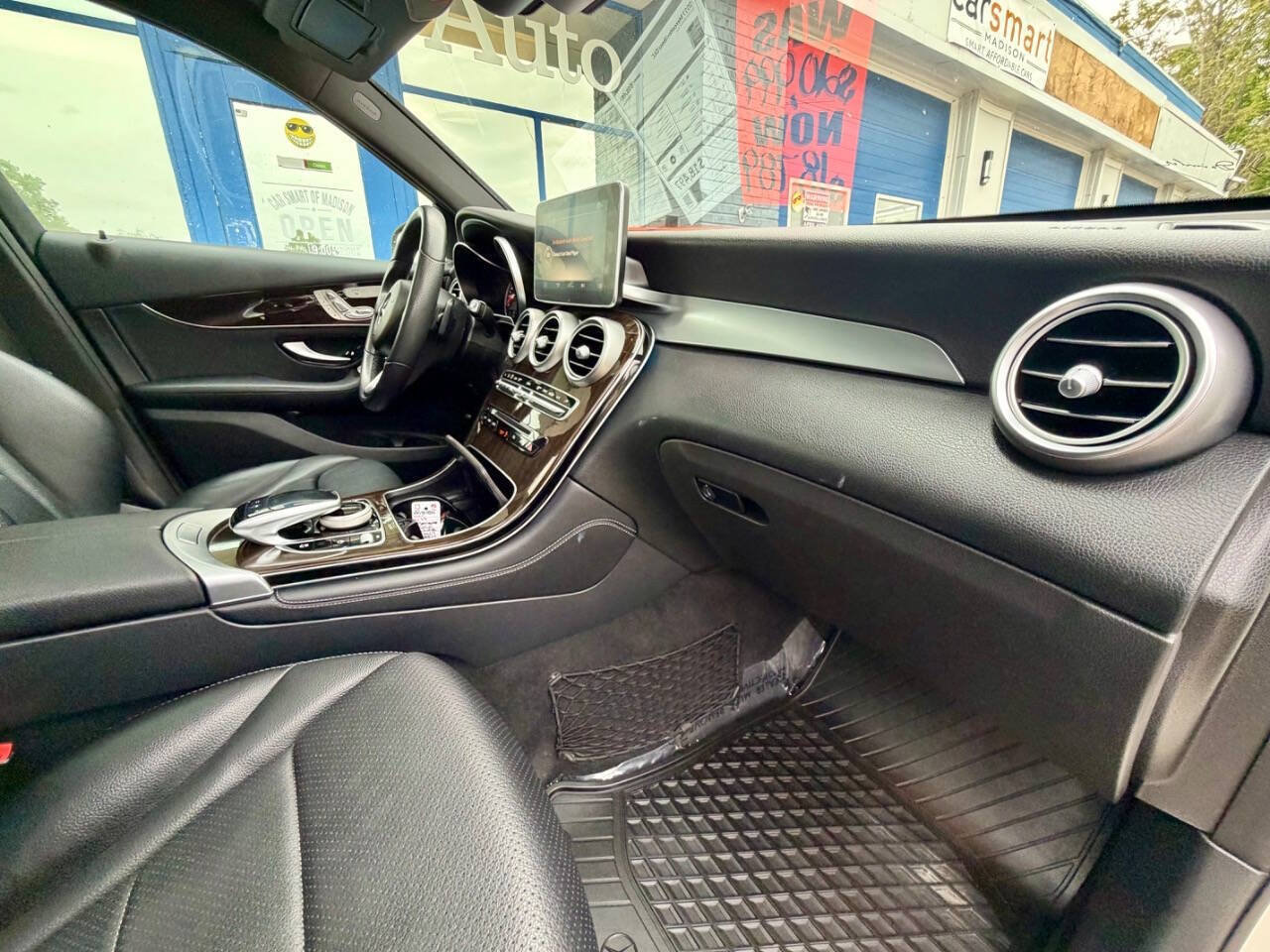 Used 2017 Mercedes-Benz GLC 300 4MATIC image 28
