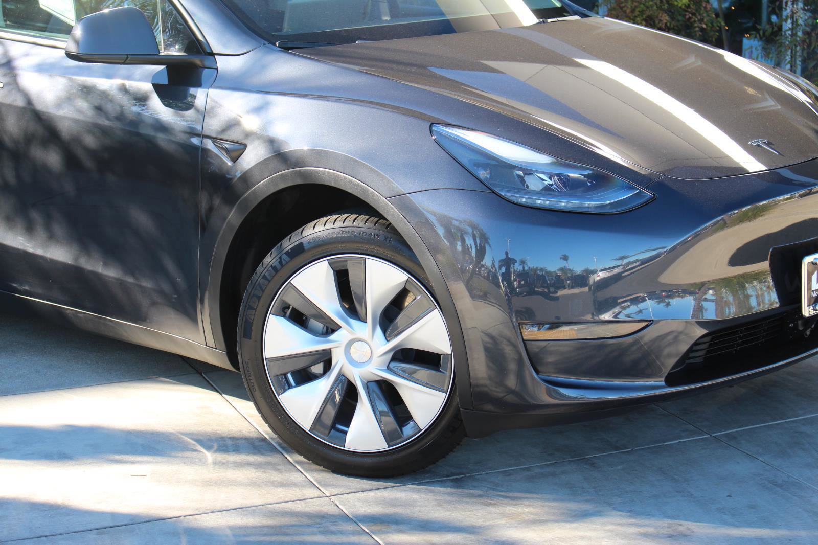 Used 2024 Tesla Model Y Long Range image 3