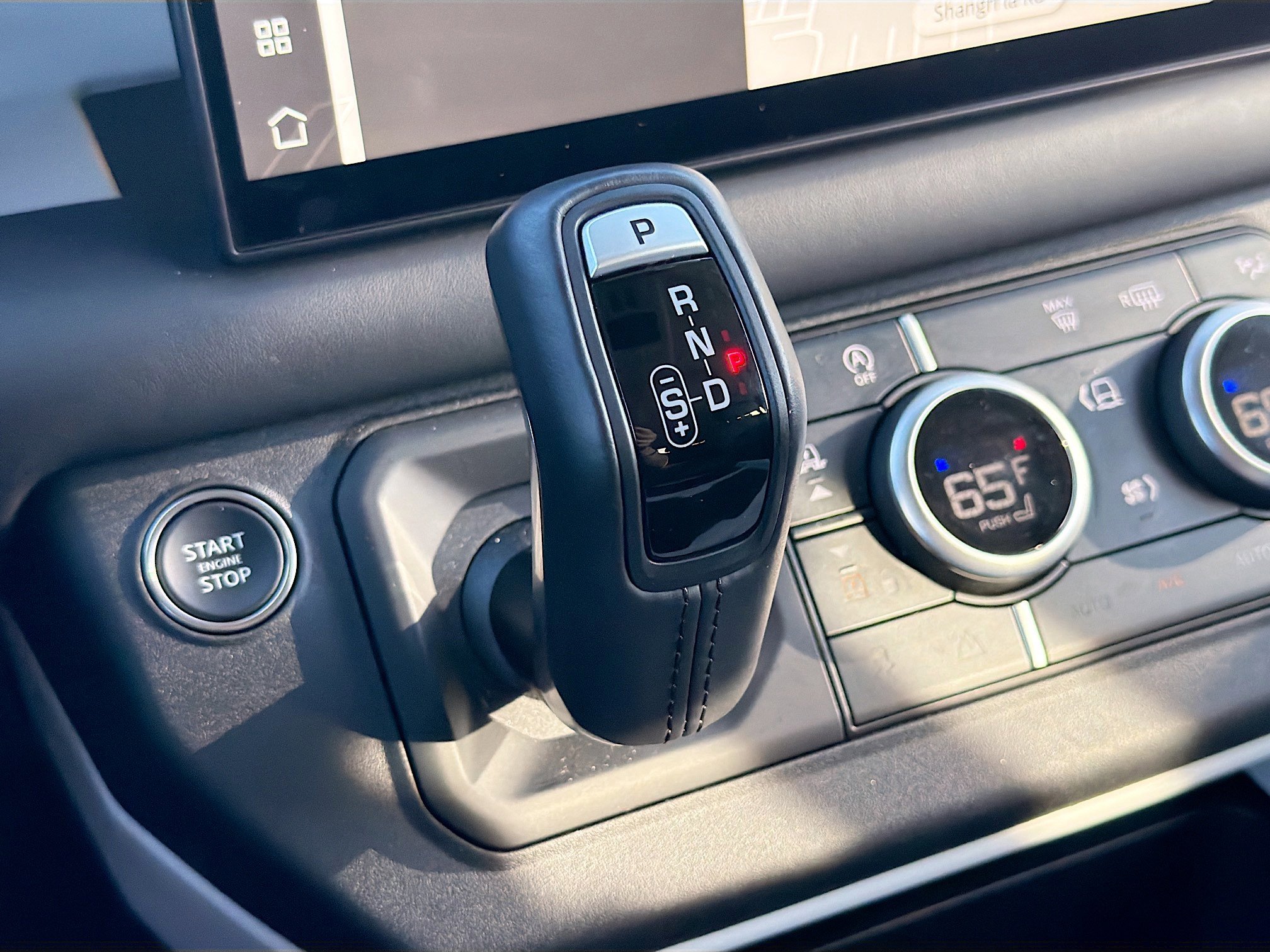 Used 2025 Land Rover Defender 130 S image 30