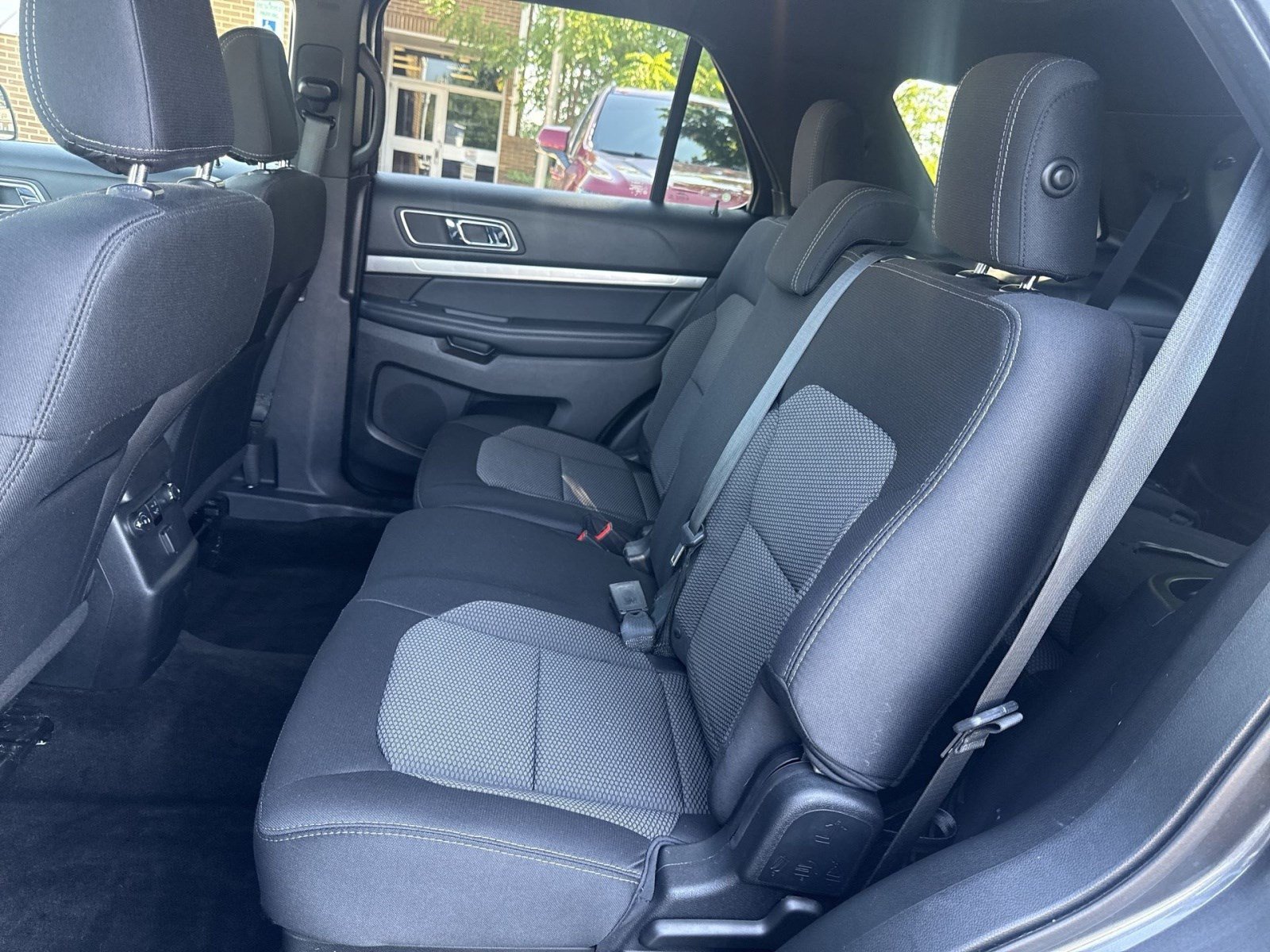 Used 2018 Ford Explorer XLT w/ Equipment Group 201A FWD image 22