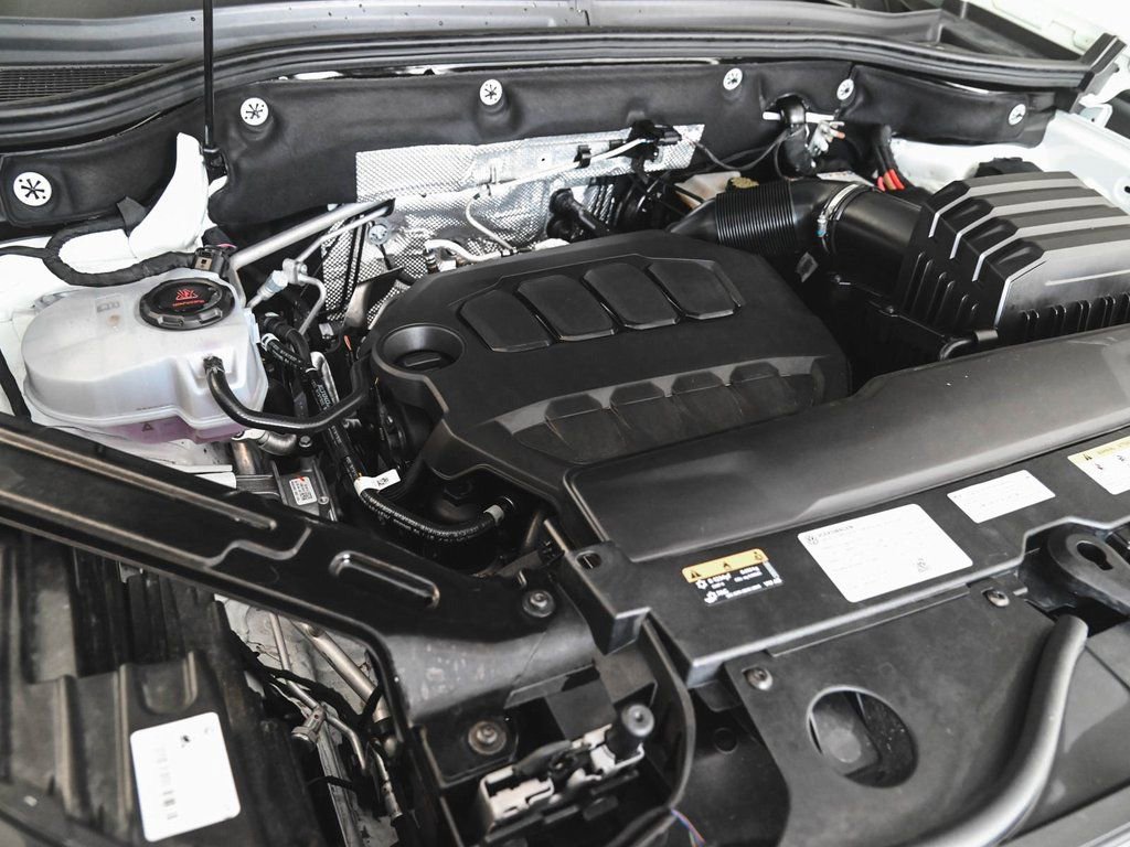 Used 2025 Volkswagen Atlas Peak Edition SE AWD/4WD image 42