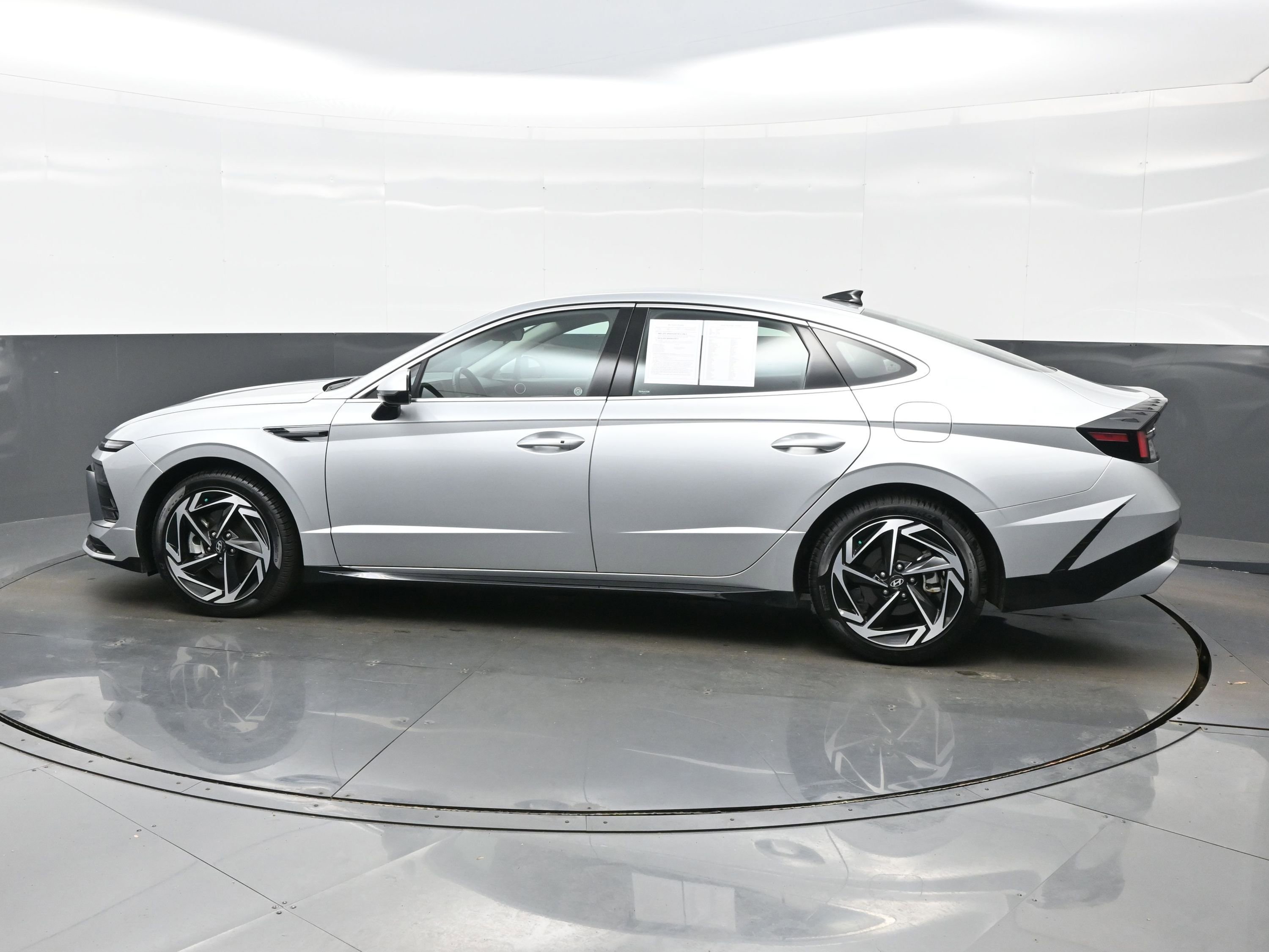 Certified 2026 Hyundai Sonata SEL FWD image 3