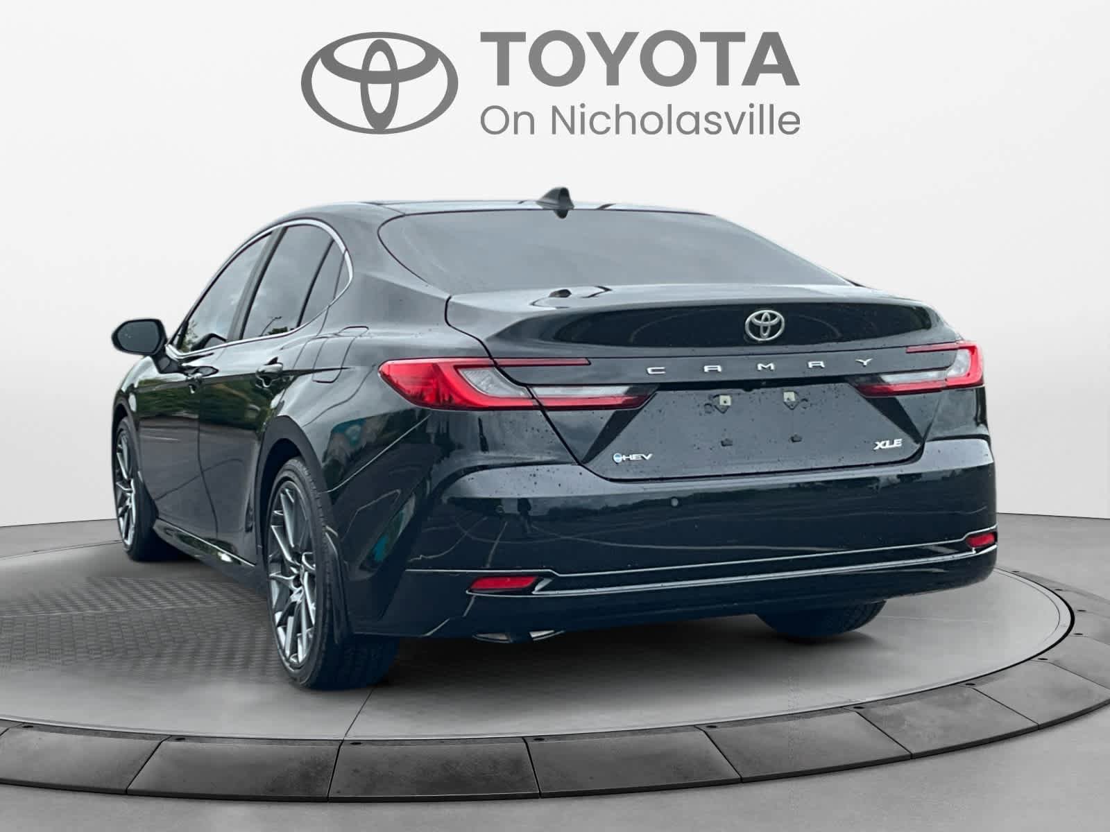 Used 2025 Toyota Camry XLE FWD image 4