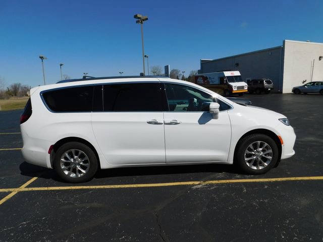 Used 2021 Chrysler Pacifica Touring-L w/ Premium & Safety Sphere Group image 10