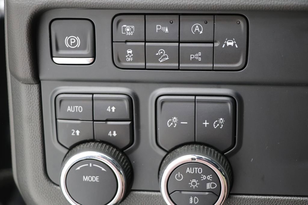 Used 2025 Chevrolet Suburban Z71 AWD/4WD image 25