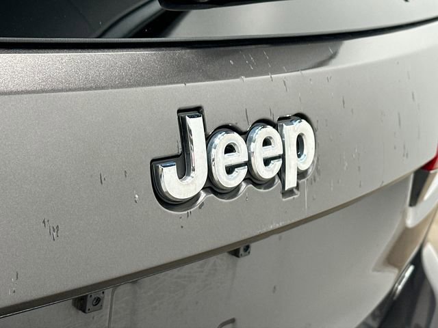 Used 2018 Jeep Grand Cherokee Overland AWD/4WD image 30