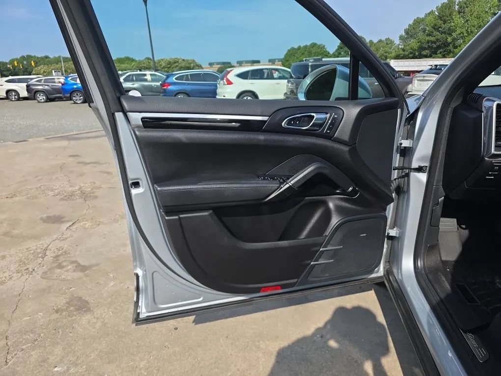 Used 2017 Porsche Cayenne AWD/4WD image 41