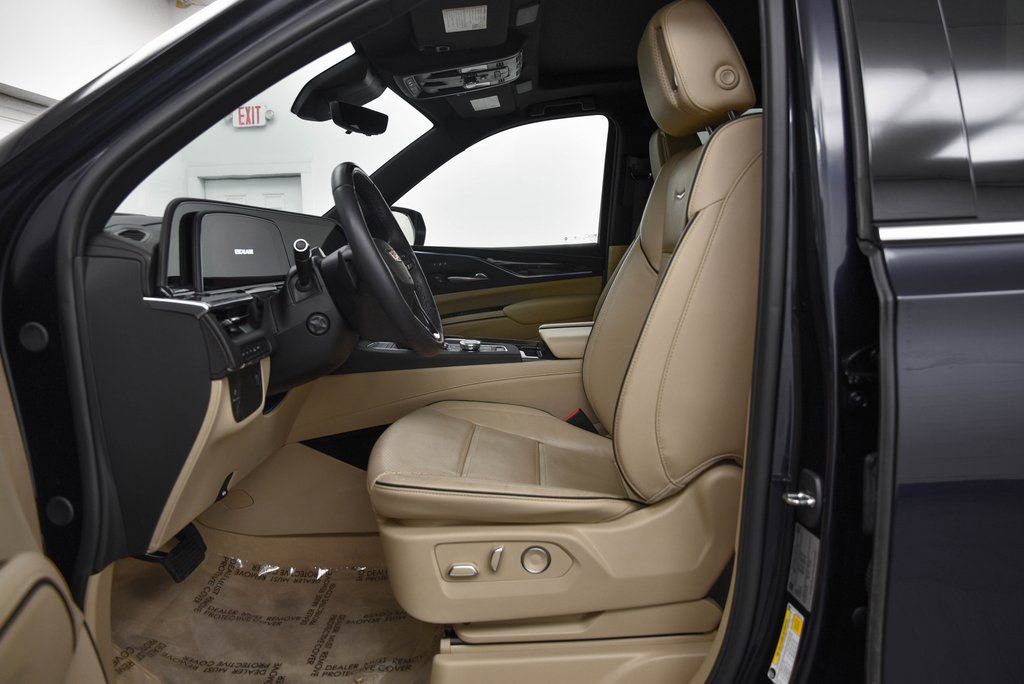 Used 2024 Cadillac Escalade ESV Premium Luxury image 10