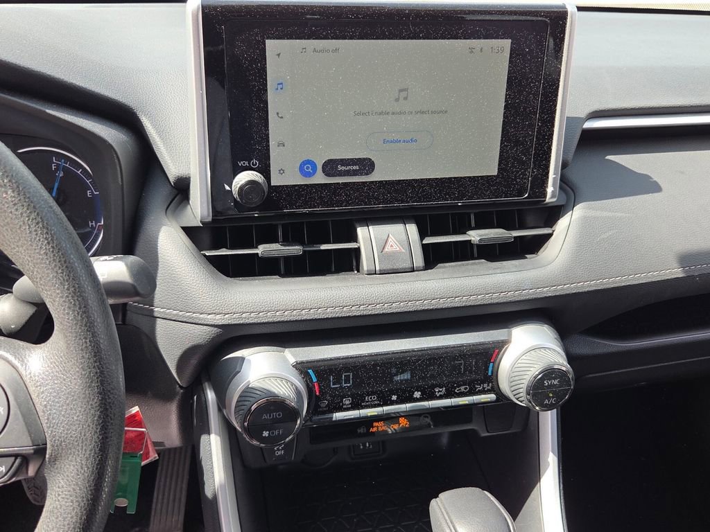 Used 2025 Toyota RAV4 LE AWD/4WD image 17