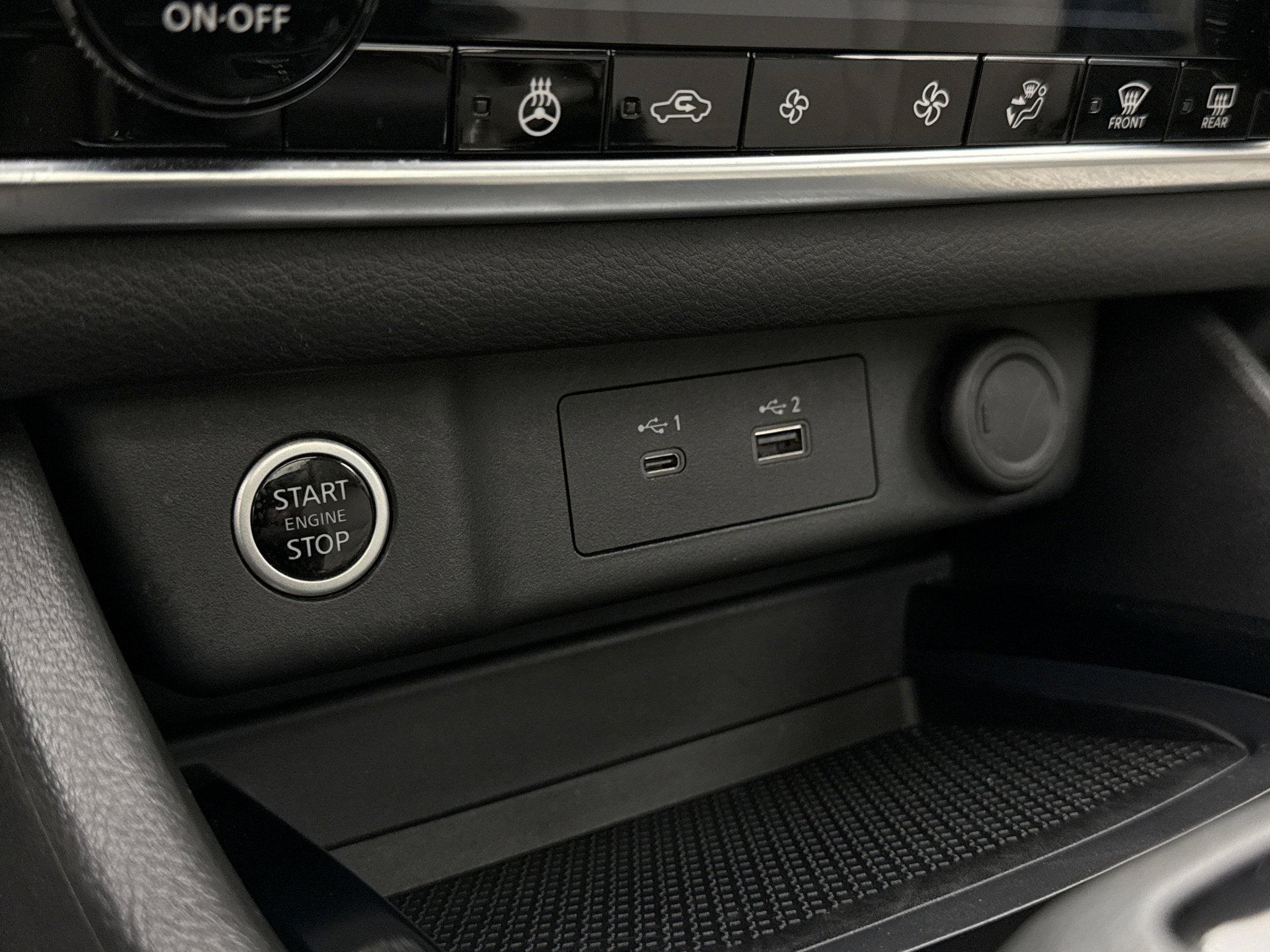 Used 2023 Nissan Rogue SV w/ SV Premium B Package image 21