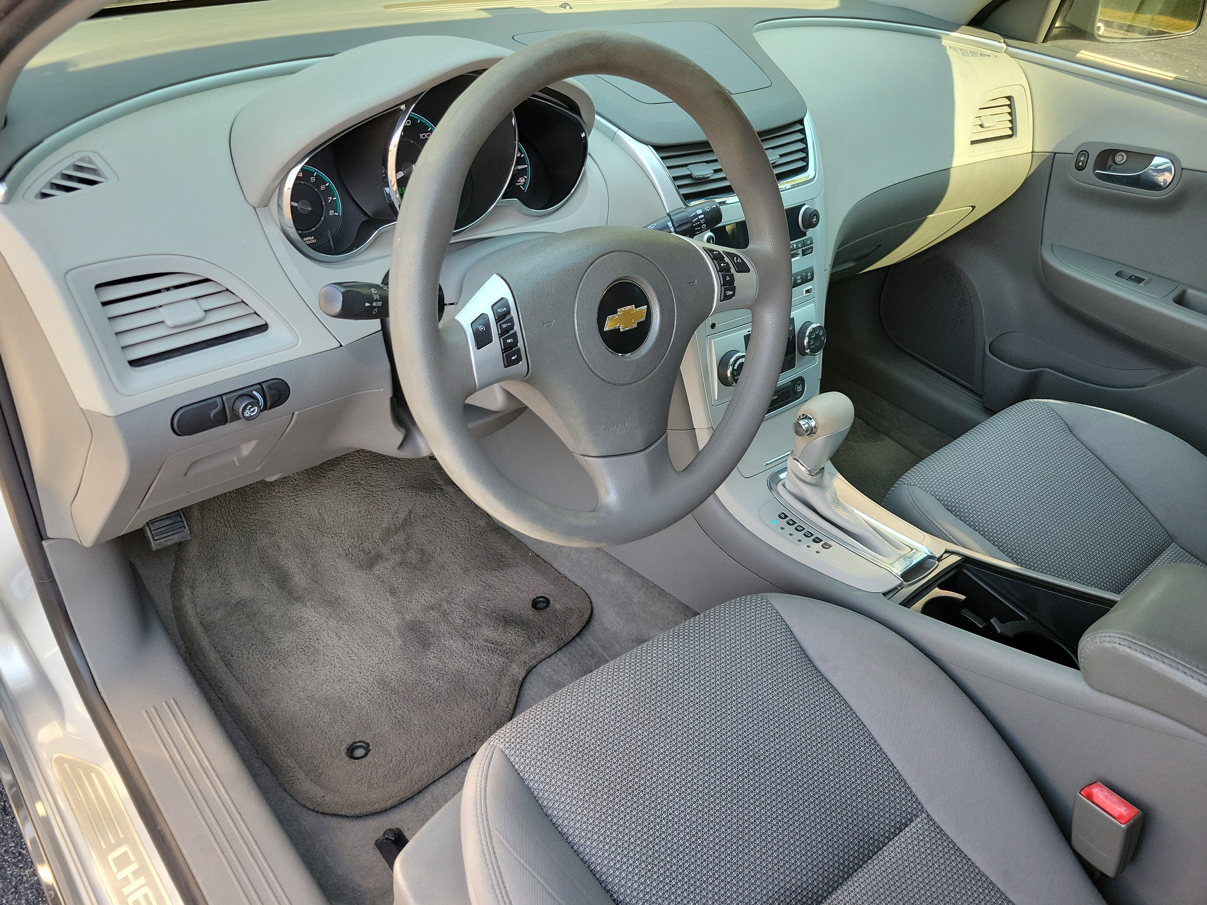 Used 2010 Chevrolet Malibu Hybrid image 3