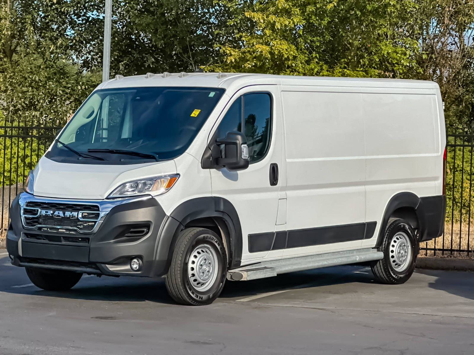 Used 2025 RAM ProMaster 2500 w/ U-Haul Equipment Group FWD image 8