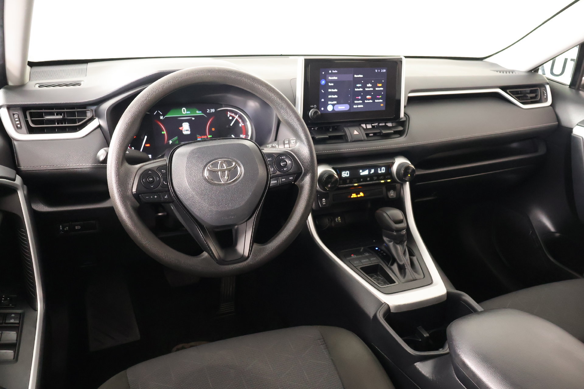 Used 2025 Toyota RAV4 XLE FWD image 2