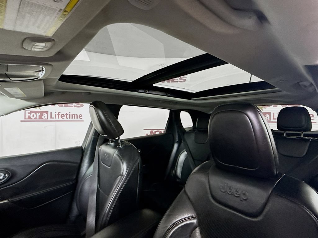 Used 2020 Jeep Cherokee Limited AWD/4WD image 12