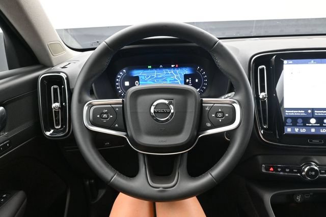 Used 2025 Volvo XC40 B5 Plus AWD/4WD image 23