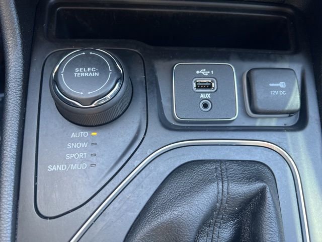 Used 2019 Jeep Cherokee Latitude Plus image 11