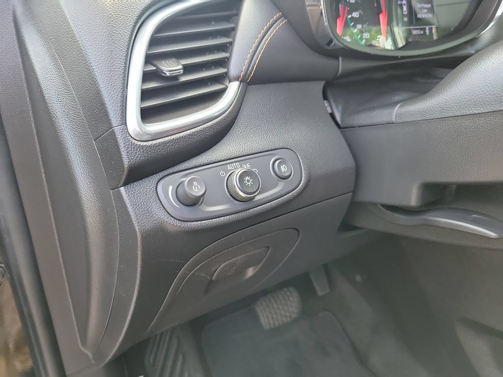 Used 2020 Chevrolet Trax Premier FWD image 25