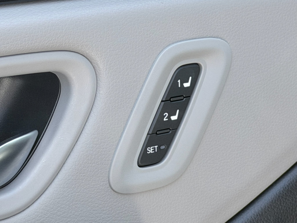Used 2025 Honda Pilot EX-L image 34