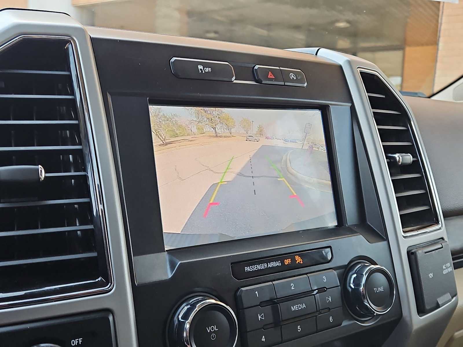 Used 2019 Ford F150 Lariat image 31