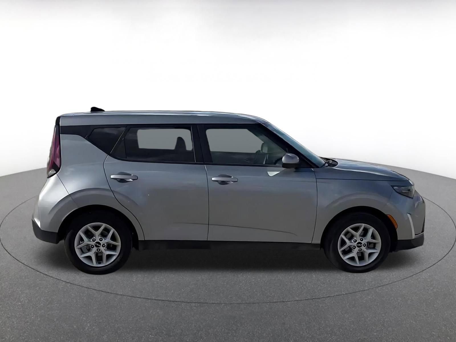 Used 2025 Kia Soul LX w/ LX Technology Package image 16